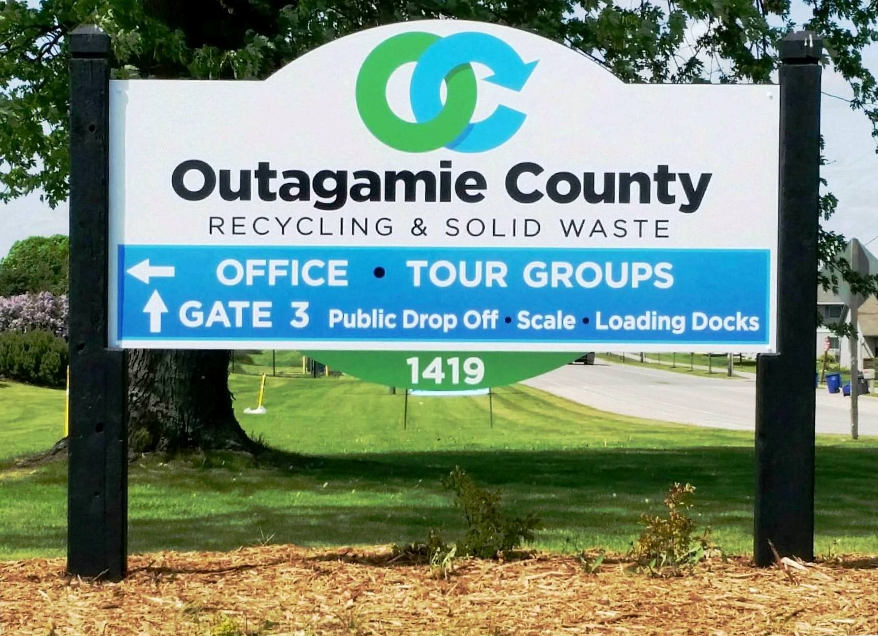 Reporting to the Recycling Operations Supervisor, the Equipment Operator I (Recycling) performs generalized labor skills and provides light and/or heavy equipment operational support involving Recycling and Resource Recovery Operations.
