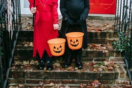 children with trick or treat buckets