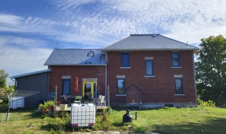 A brick house with a yellow door

AI-generated content may be incorrect.