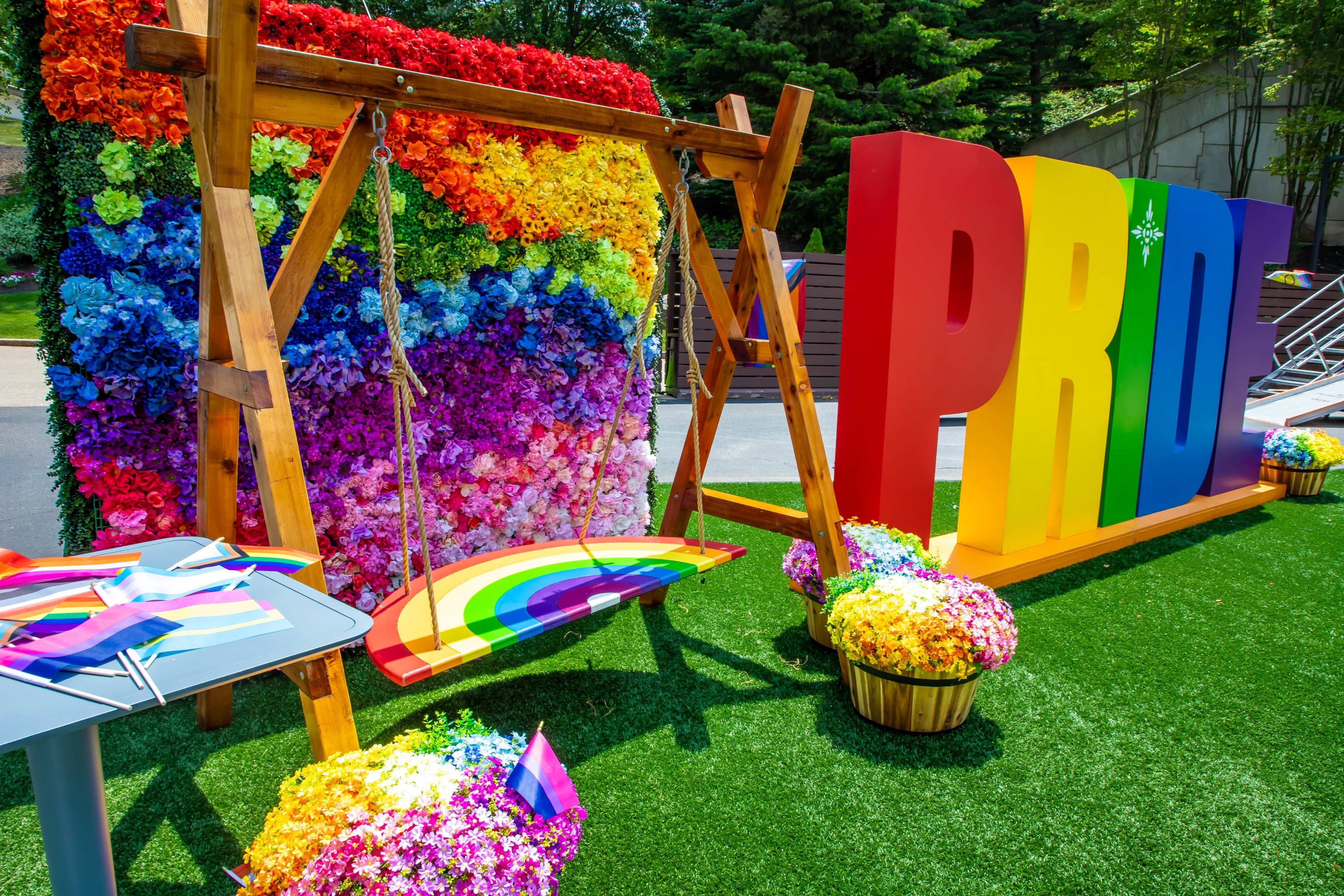 2025_06_21_muggle_mohegan_Pride_on_the_Sun_Patio_0012.jpg