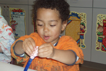 Kid in Twoodles class creating art