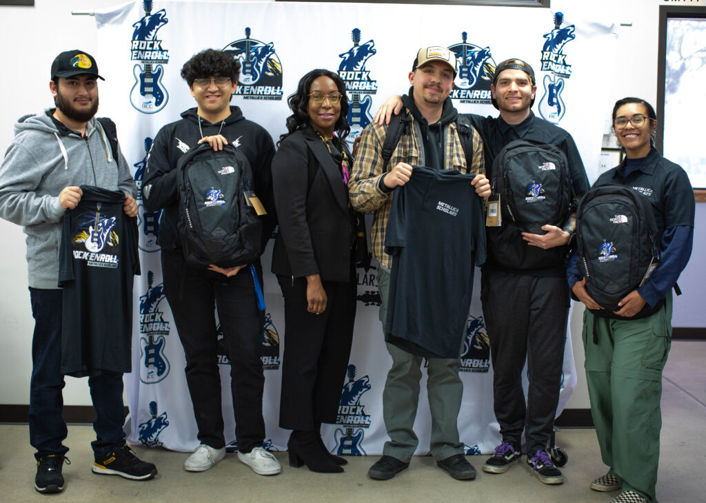 Five Metallica scholars posing with FRCC President Dr. Colleen Simpson