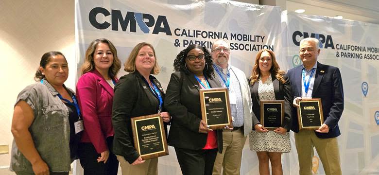 A group of people holding certificates

AI-generated content may be incorrect.