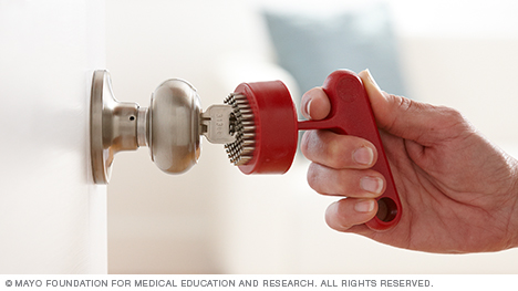 Photos of a pin tool engaging a house key.