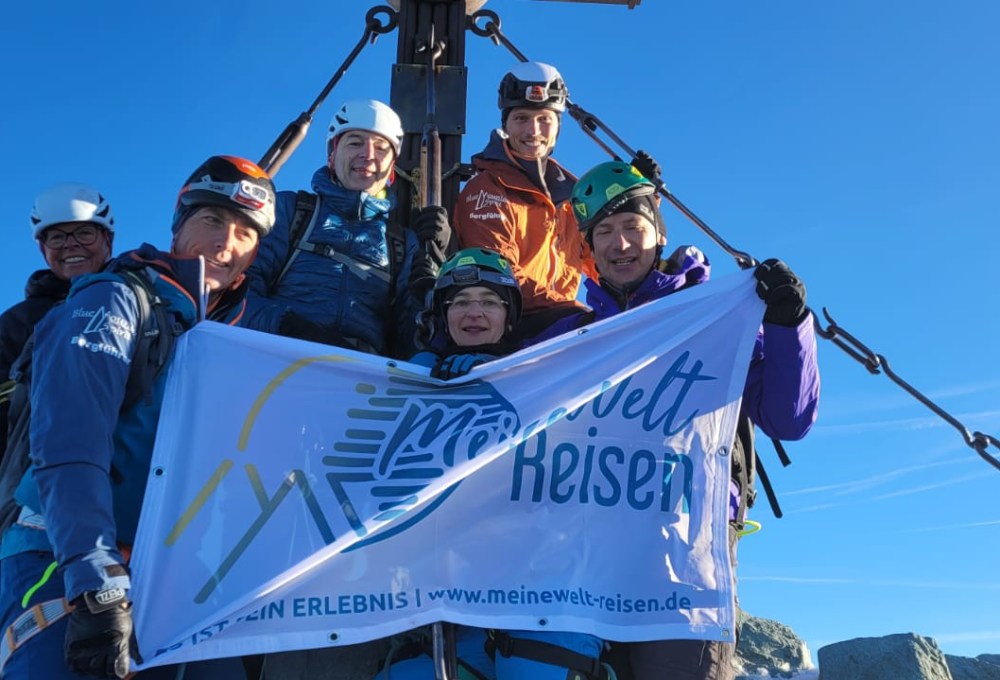 Gipfelaufstieg und Abstieg ins Tal