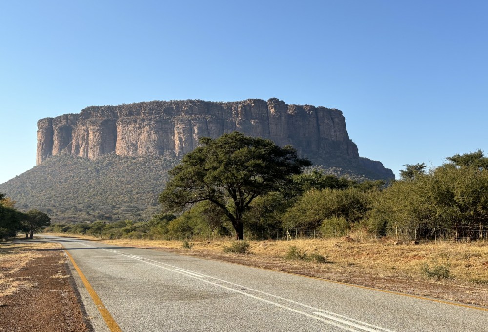 Ankunft in Johannesburg und Fahrt in das Waterberg-Biosphärenreservat
