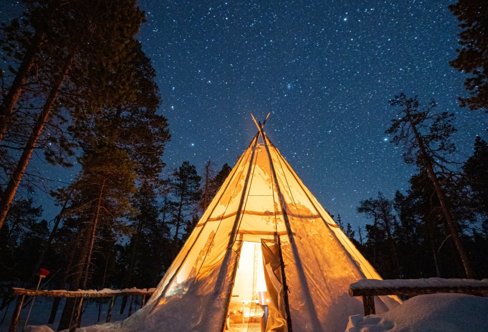 Sámi Kultur; Schneeschuhe und Polarlichter