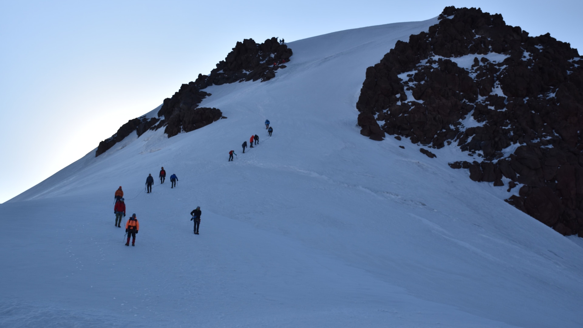 Kurztour zum Kasbek mit Eingehwanderung am Chaukhi-Massiv im Sno-Tal