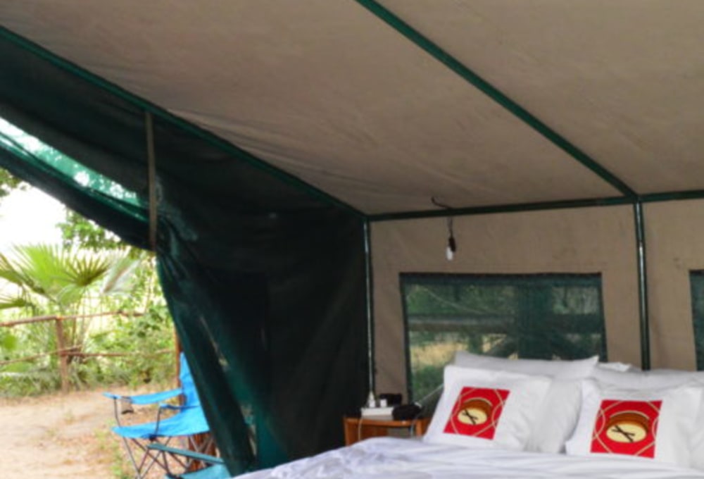selous-mpingo-lodge-zelteinrichtung.jpg