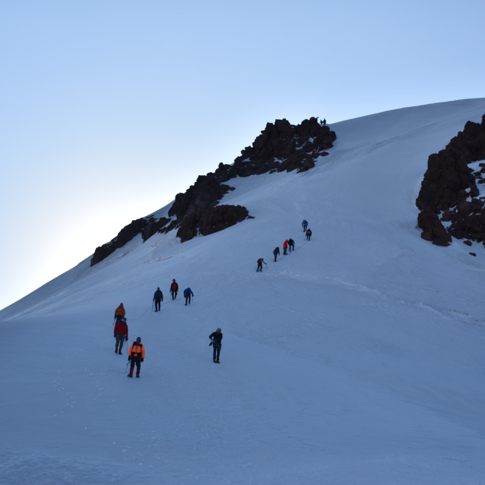 Kurztour zum Kasbek mit Eingehwanderung am Chaukhi-Massiv im Sno-Tal