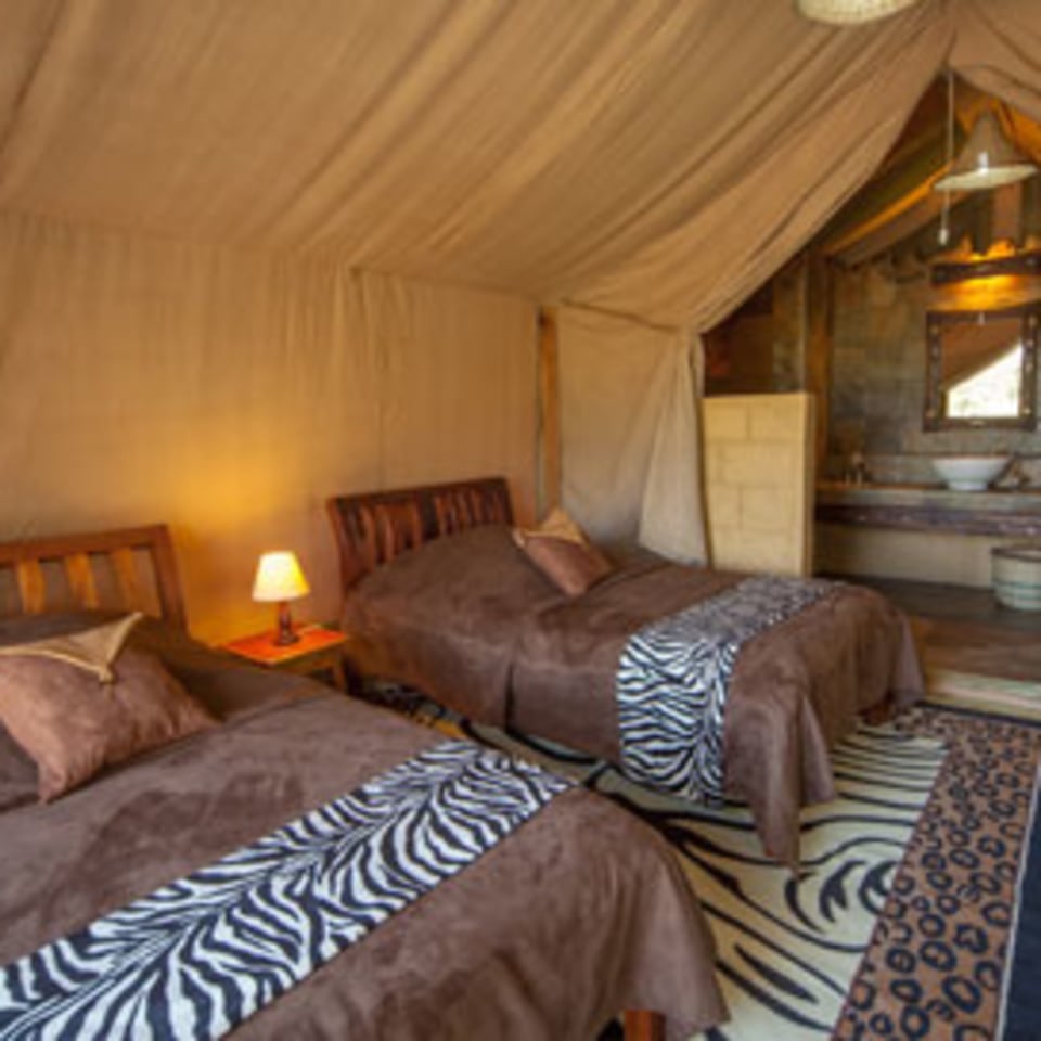 Rhino-Watch-Safari-Lodge-Zelte-inside.jpg