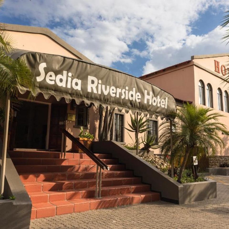Sedia Riverside Hotel