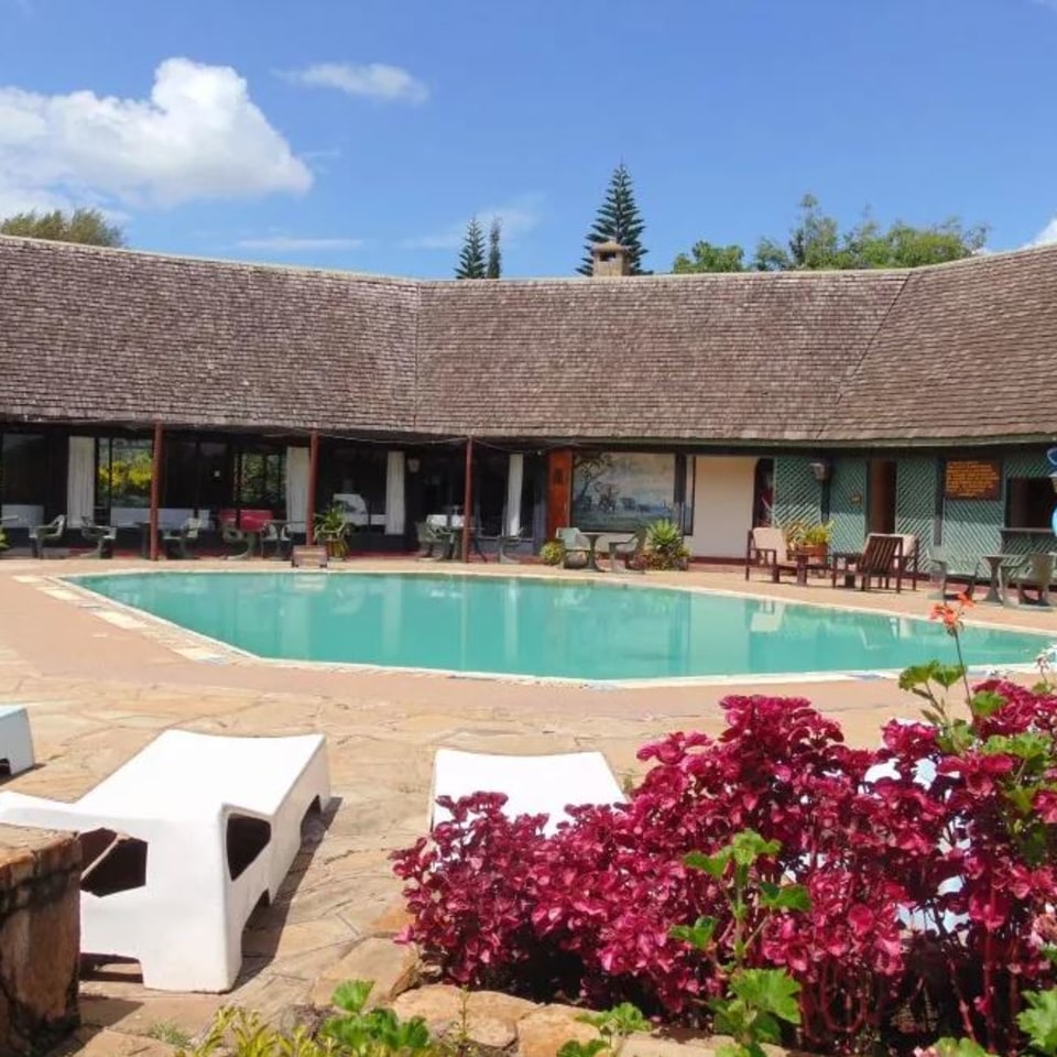 naro-moru-pool.JPG