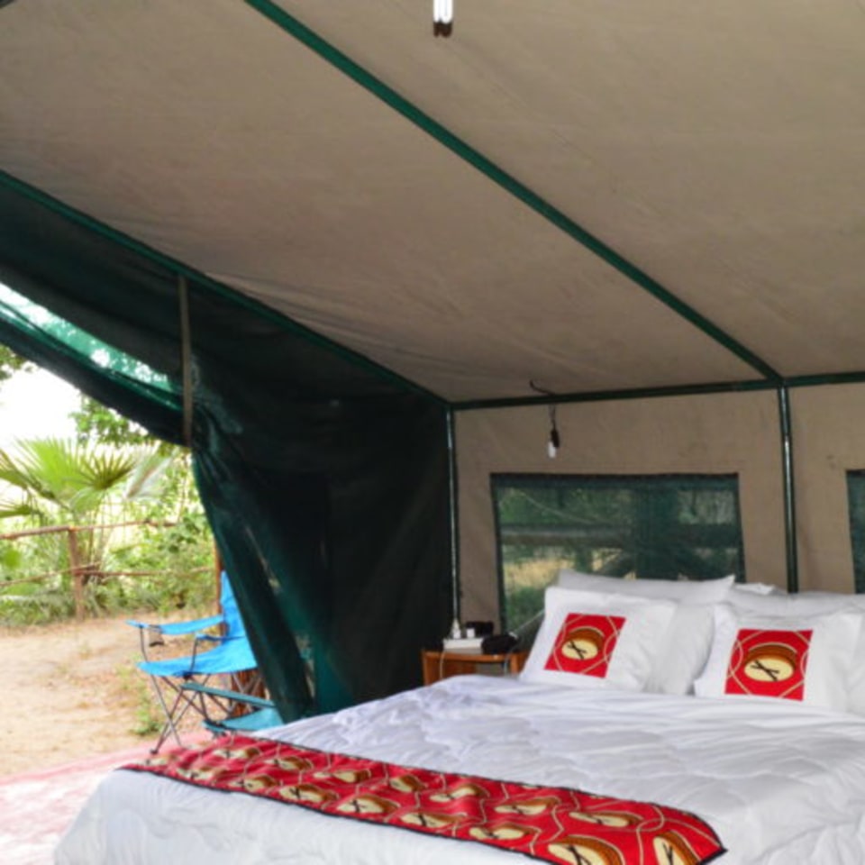selous-mpingo-lodge-zelteinrichtung.jpg