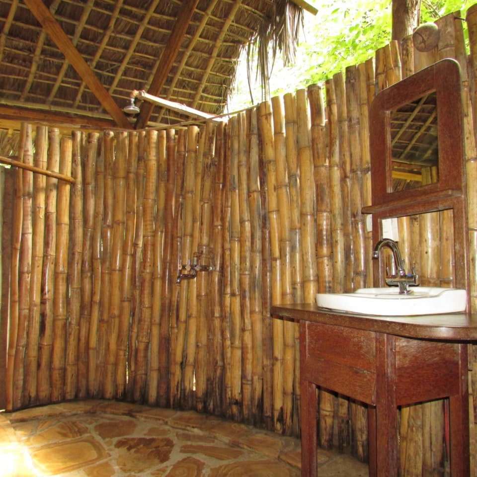 udzungwa-forest-camp-badezimmer.jpg