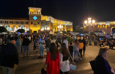 Armenien Jerewan bei Nacht