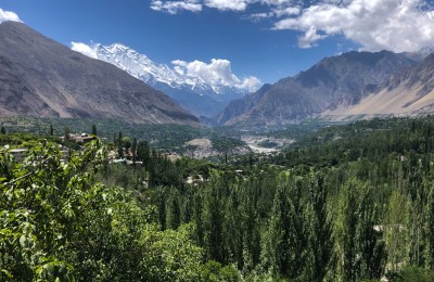 Blick von Karimabad auf den Rakaposhi im Hunzatal.jpg