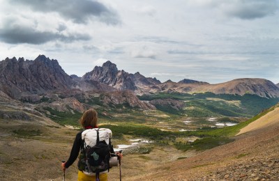 Frau während Navarino-Trek