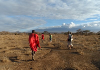Kenia Selbstfahrer Reise Amboseli Nationalpark Fußpirsch mit Massai