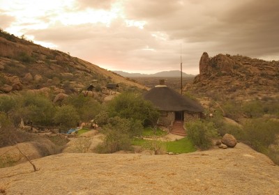 Namibia Sossusvlei Rundreise Erongo Wilderness Lodge Ansicht
