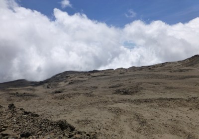 Tansania Kilimanjaro Trekking Machame Route Wolken und Gebirge