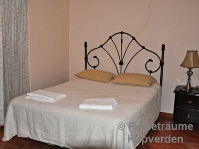 O Castello

Die 4 Gästezimmer (Doppelbetten) sind sauber, gepflegt. Dusche/WC (Warmwasser) ist teilweise gemeinschaftlich, Ventilator.