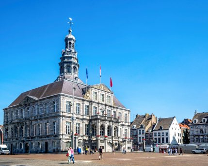 Maastricht_Marktplatz und Rathaus