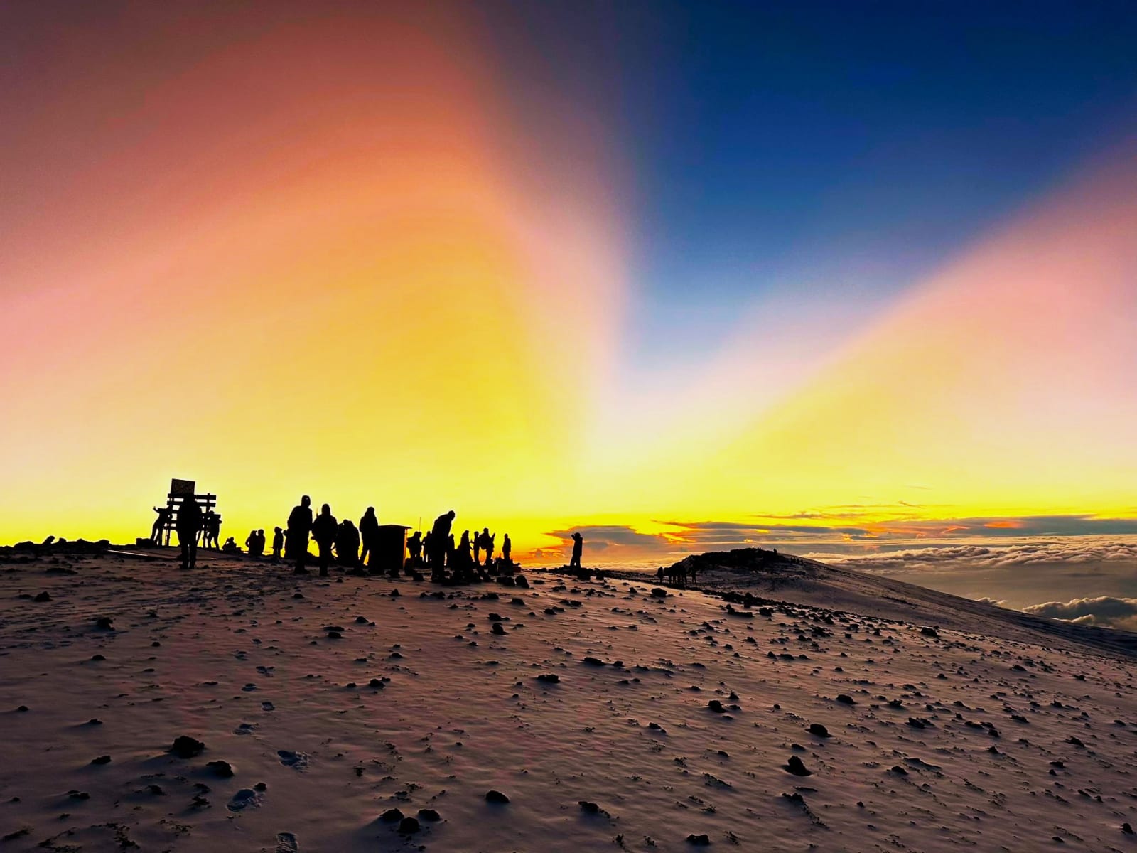 Kilimandscharo Summit at sunrise