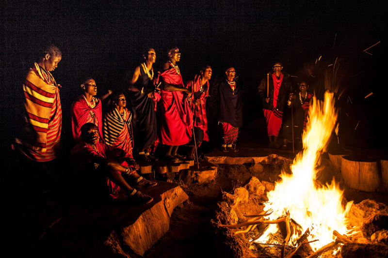 massai tanz lagerfeuer
