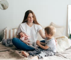 הנקה של שני ילדים