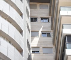 חיזוק אריחים בבניין