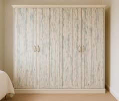 ארון עם טפט בדוגמת עץ בסגנון שאבי שיק