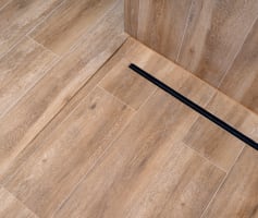 תעלת ניקוז סמויה למקלחון