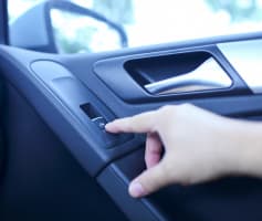 תיקון חלון חשמלי ברכב