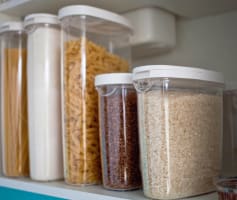 אריזות מזון אטומות במזווה