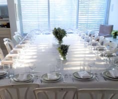 ארוחת חג עם כלים להשכרה