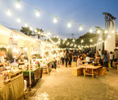 אירוע עם דוכני מזון 