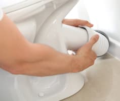 צינור אסלה מטפטף