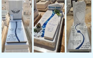 מצבות מכפלה בשילוב אבני זכוכית