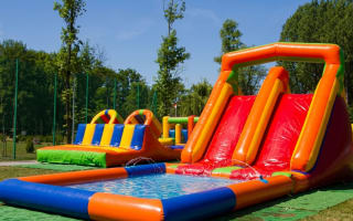 מתנפח מגלשת מים