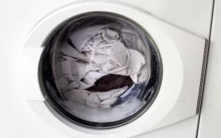 מכונת כביסה מסתובבת לאט