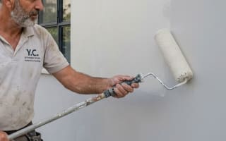 צבע צובע קירות חוץ