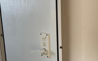 דלת ממד רב בריח