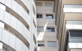 חיזוק אריחים בבניין