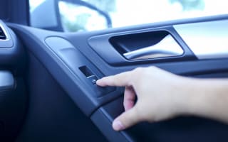 תיקון חלונות חשמל לרכב - מחירים | תקלות נפוצות בחלונות וכמה יעלה