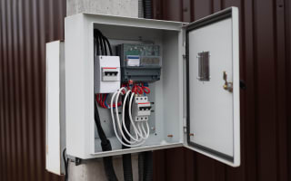 לוח חלוקה לעמדת טעינה