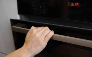 דלת תנור לא נסגרת עד הסוף