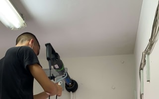 קידוח בטון להחלפת צינור ניקוז למזגן