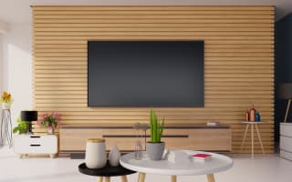 חיפוי עץ לקיר בסלון