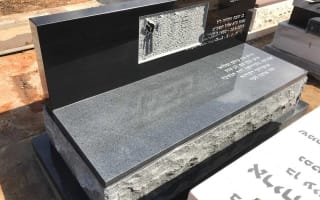 מצבת גרנט אפור בשילוב גרניט סרדו שבור